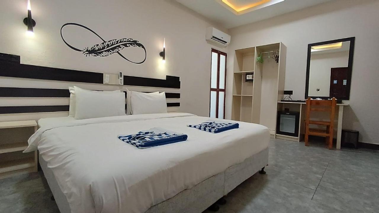Infinity Dhiffushi Hotel Kültér fotó