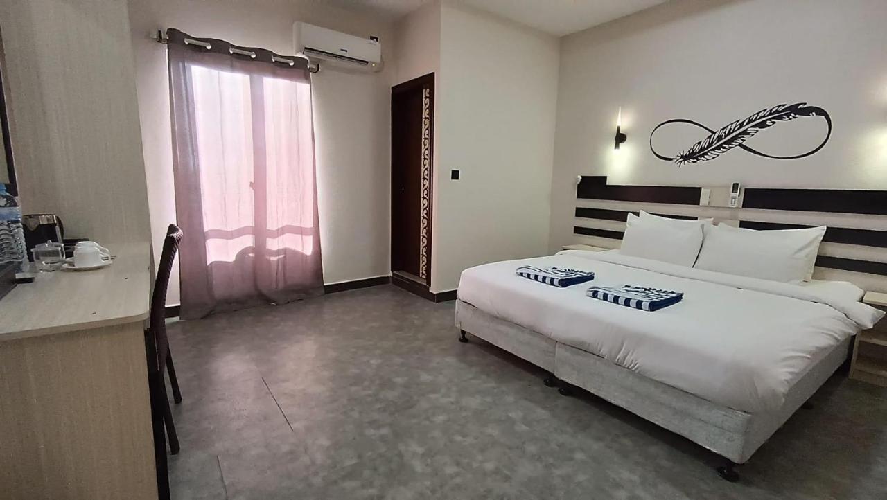Infinity Dhiffushi Hotel Kültér fotó