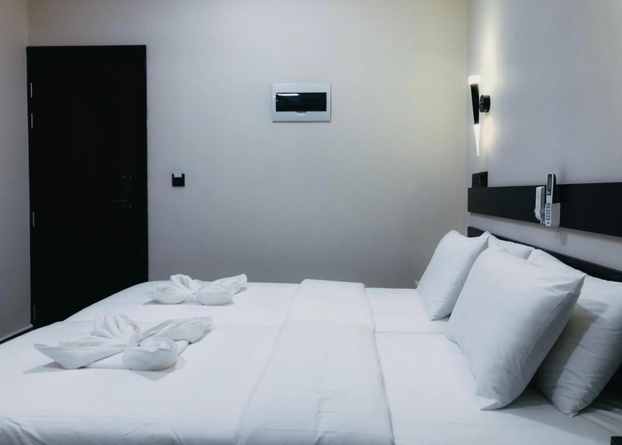 Infinity Dhiffushi Hotel Kültér fotó
