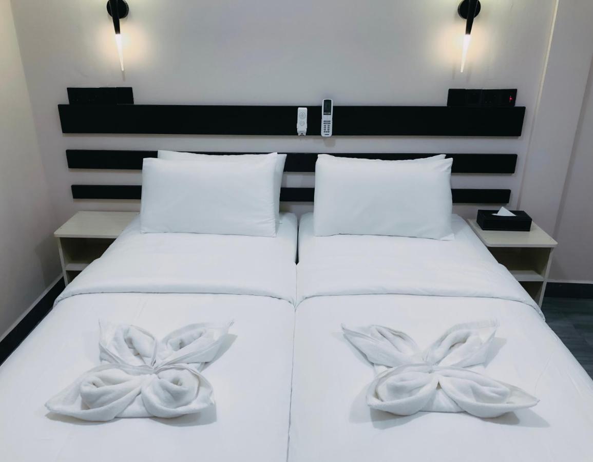Infinity Dhiffushi Hotel Kültér fotó