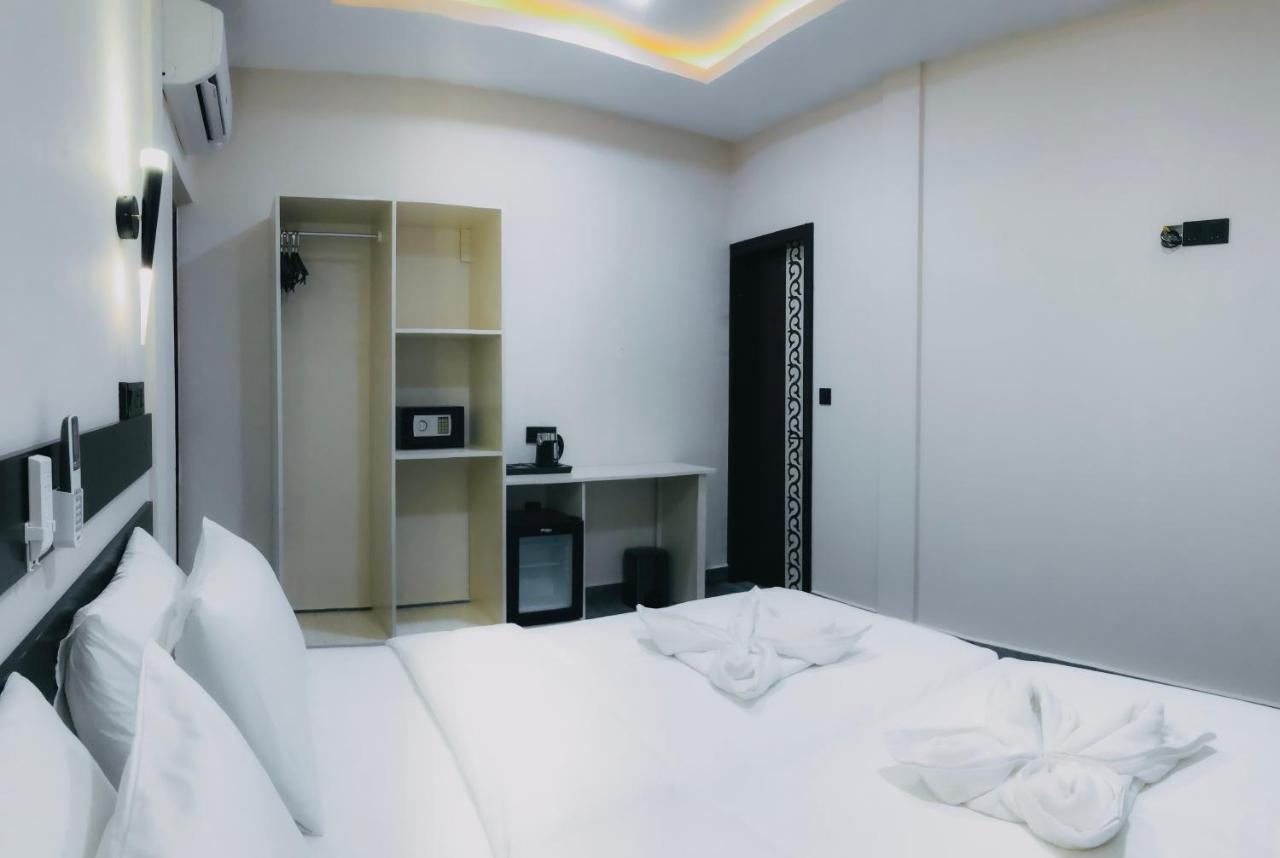 Infinity Dhiffushi Hotel Kültér fotó